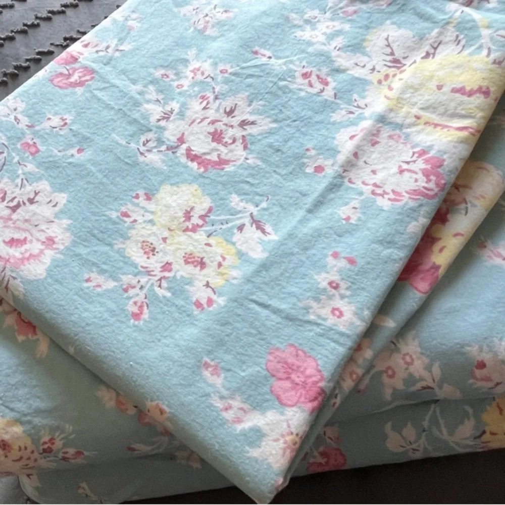 Pottery Barn Teen Shabby Chic Blue floral Twin XL  sheets set